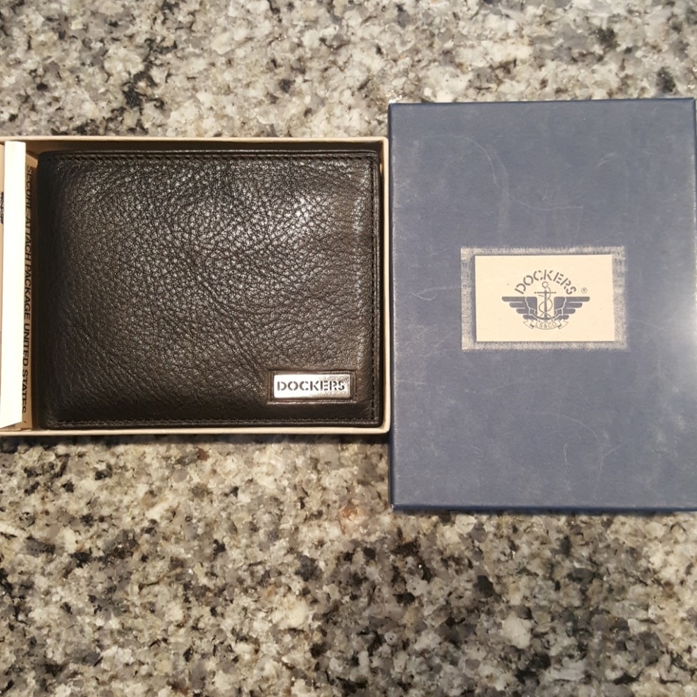 Dockers wallet